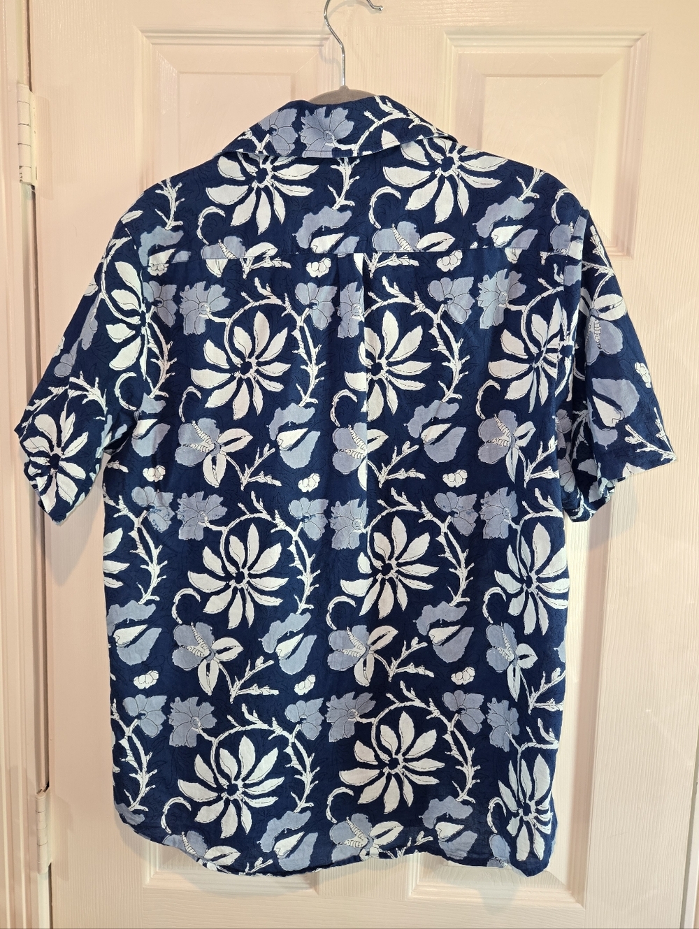 100% cotton NOLA Couture Men’s L Blue White Aloha Shirt USA Coastal Resort Camp - Picture 4 of 6